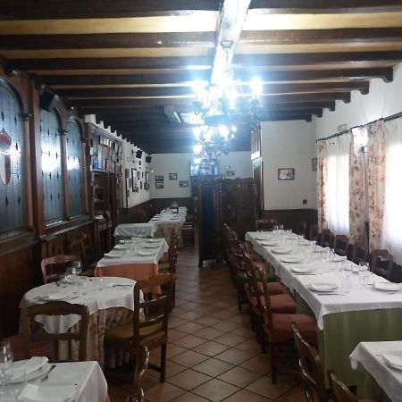 Hostal Los Galgos Yepes Exteriér fotografie