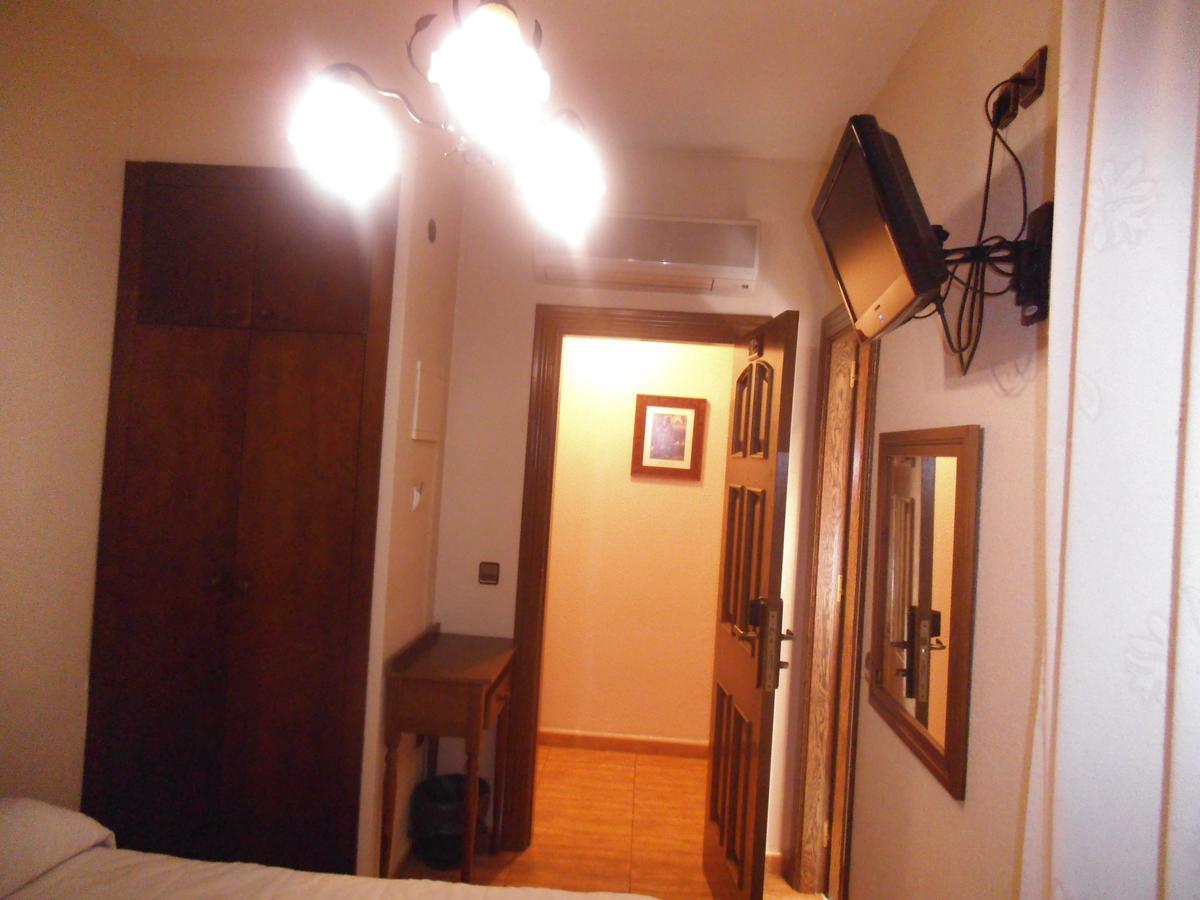 Hostal Los Galgos Yepes Exteriér fotografie